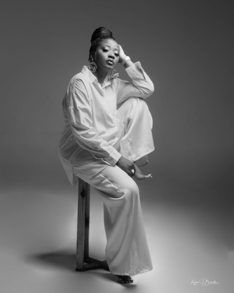 Praise song: Amapalo – Esther chungu